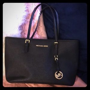 Black Michael Kors (Medium) purse